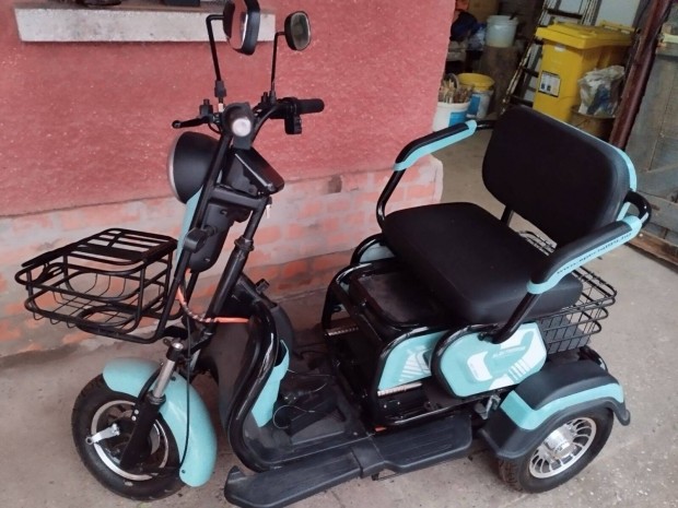 Elektromos tricikli elad�