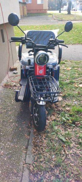 Elektromos tricikli elad.