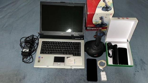 Elektronikai csomag - Laptop, Telefon, Joystick, Hardver