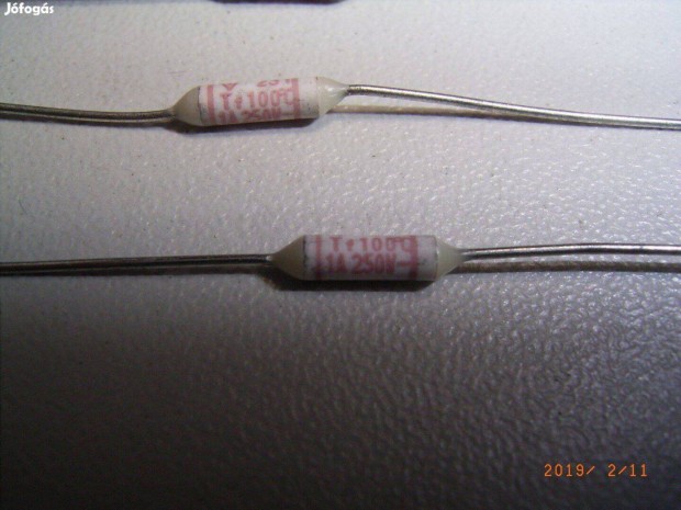 Elektronikus kszlkekhe bepithet hbiztostk, 100 fokos, 1A 250V