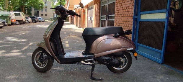 Elenor 50 cc robogó eladó