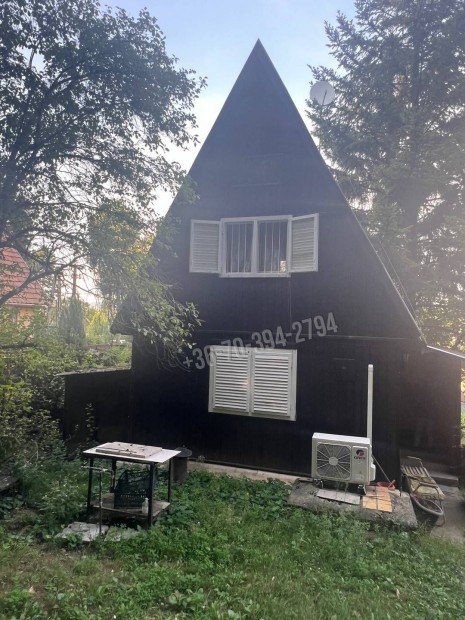 Életvitelszerű lakhatásra alkalmas 75m2 nagyságú nyaraló Síkvölgyön!