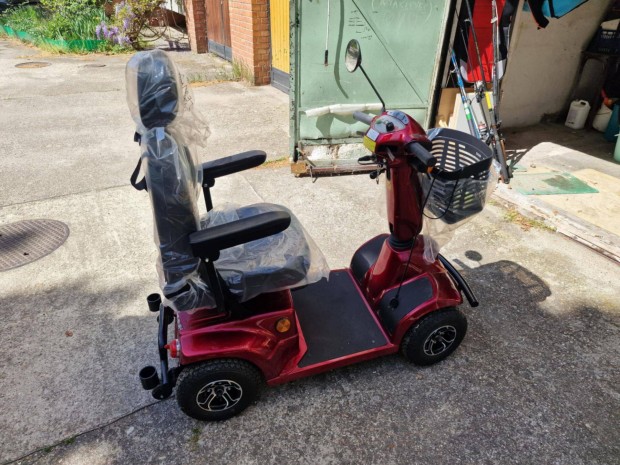 Elgo/M 4 kerek moped alad