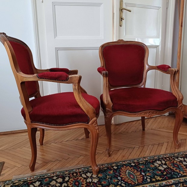 Elkelt! Neobarokk karfás szék