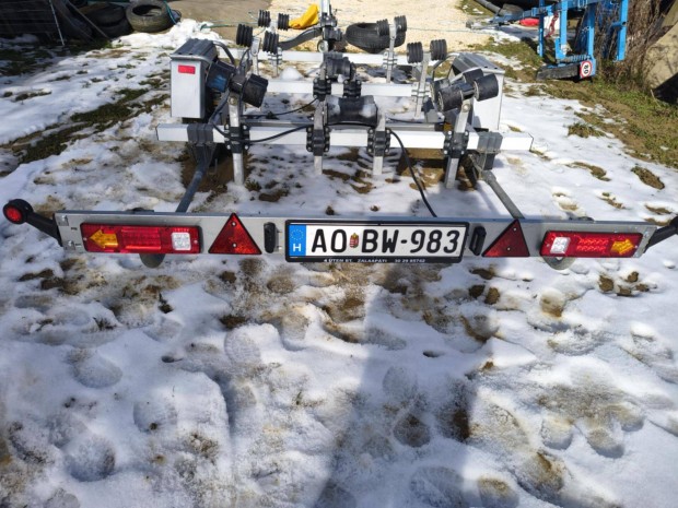 Ellebi Cs�naksz�ll�t� 860kg