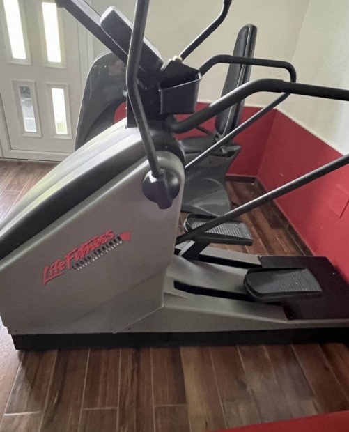 Elliptikus trner Life fitness Atlas Technogym