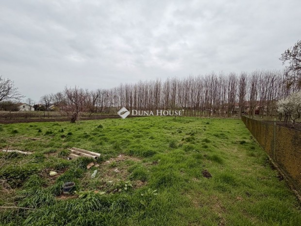 El�sz�ll�s, fel�j�tott csal�dih�z elad�