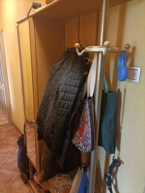 Előszoba szekrény
