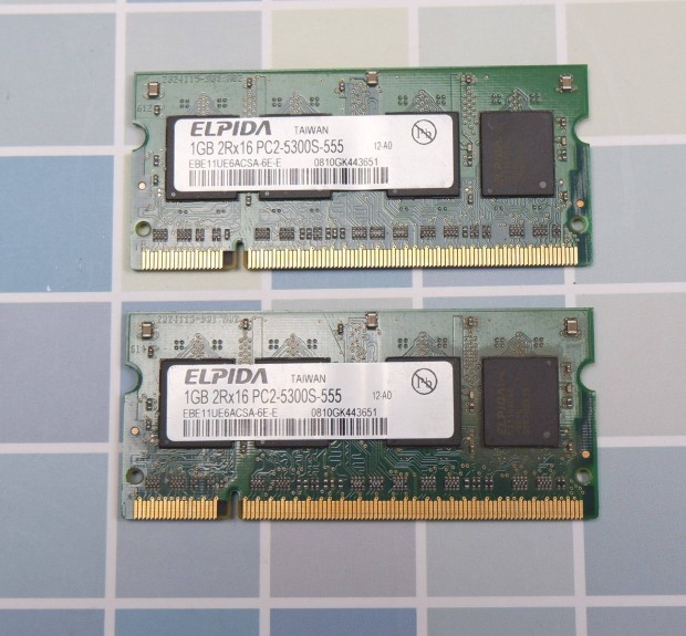 Elpida 2GB /2X1GB/ DDR2 laptop memória 667MHz EBE11UE6ACSA