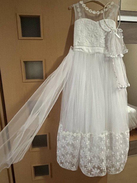 Els ldozsi kis Menyasszonyi ruha 