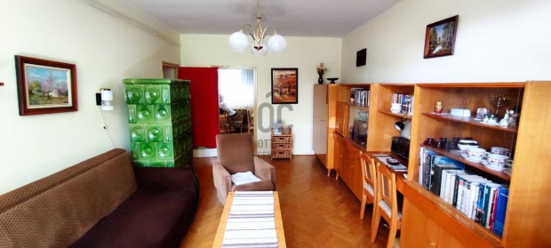 Els� emeleti, 2 szob�s, netto 54 nm-es, erk�lyes lak�s elad� Szeksz�rd