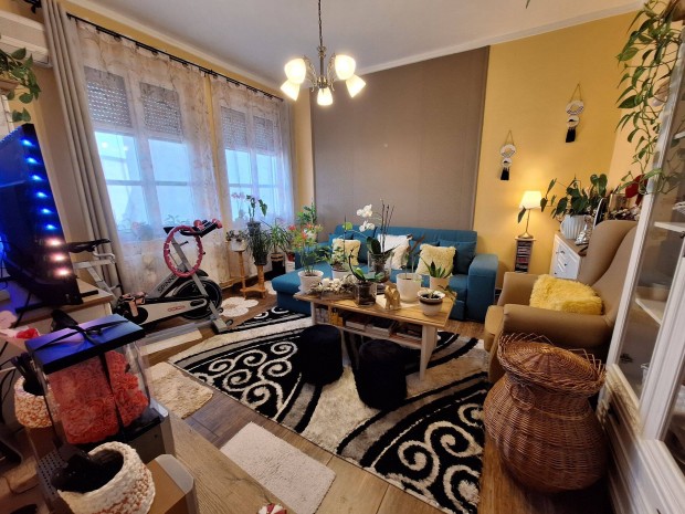 Els� emeleti, j� �llapot� lak�s Balatonf�reden elad�!