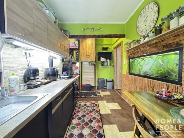 Els� emeleti, t�gla lak�s elad� H�dmez�v�s�rhelyen!