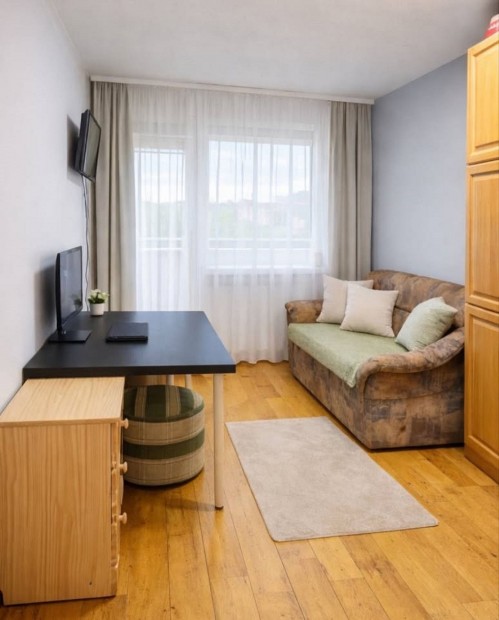 Els� emeleti erk�lyes lak�s elad�!