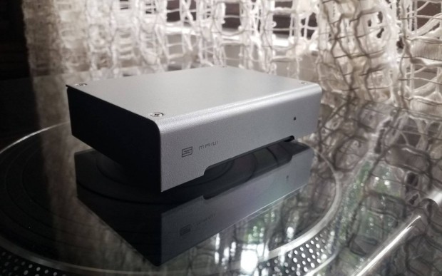 Első generációs Schiit Mani lemezjátszó előerősítő
