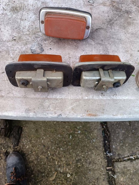 Els� villog� l�mpa elad�