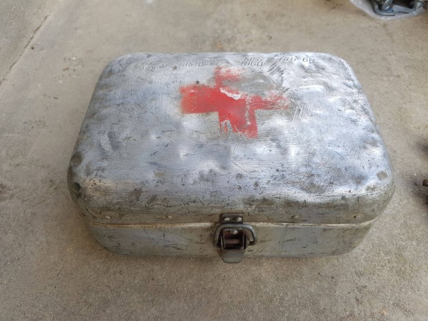 Elssegly doboz csatos aluminium Retr rgi Kivl ajndk Vetern au