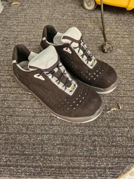 Elten Munkavédelmi Cipő 41 -es - 2 db