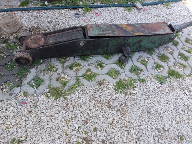Emelő 10 t vastag 1 cm váz 130 cm hossz a kar legmagasabb pontja 55 cm