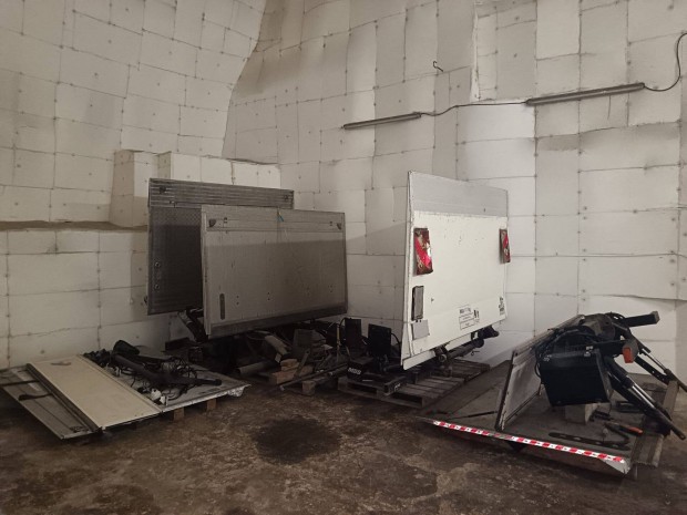 Emelhtfalak eladk-3db komplett+2 alkatrsz