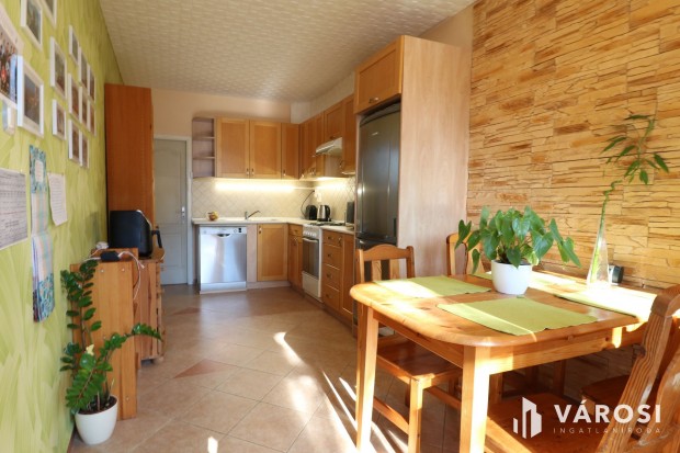 Energiahat�kony csal�di h�z elad� Gy�r�jv�rosban