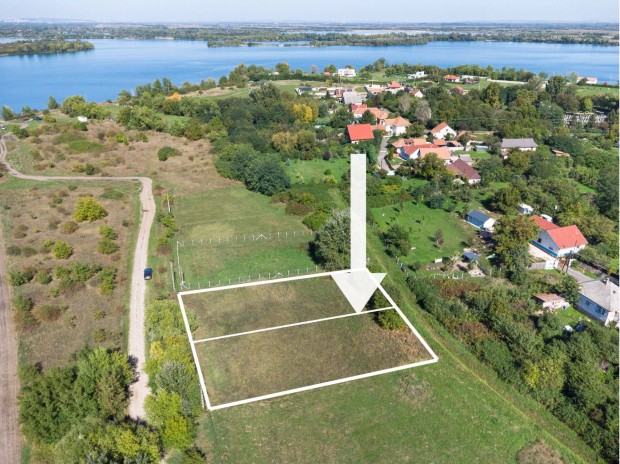 �p�t�si telek Hej�kereszt�rban elad�!