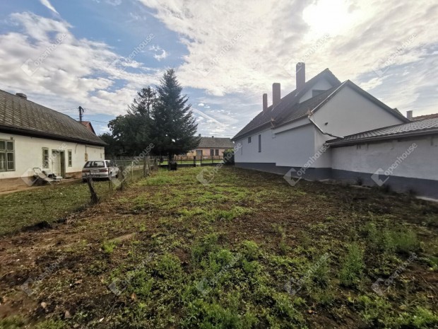 �p�t�si telek Nagyr�cse