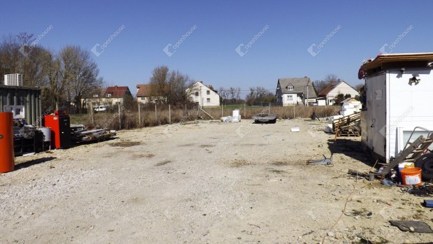 �p�t�si telek P�p�n, a Mez� utc�ban