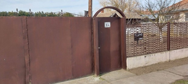 �p�t�si telek S�r�nd frekvent�lt hely�n