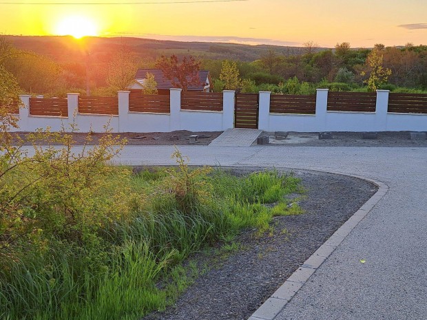 �p�t�si telek, �sszk�zm�ves telek