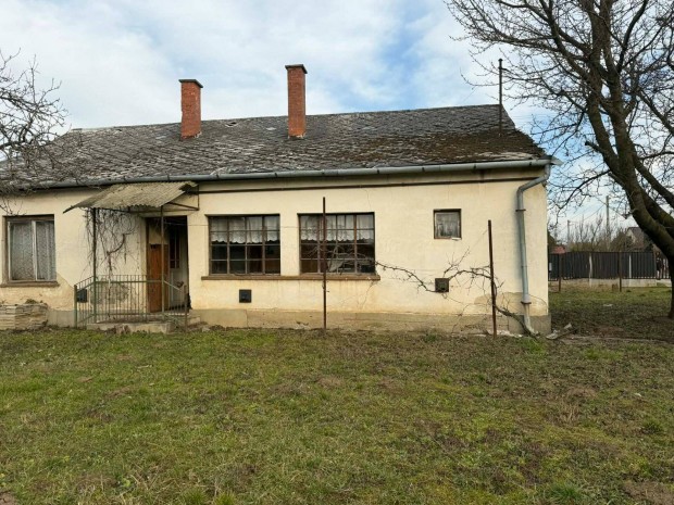 �p�t�si telek, vagy fel�j�tand� csal�di h�z elad�