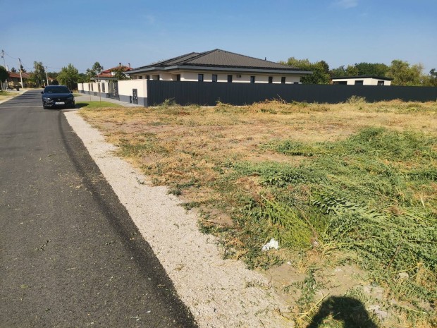 �p�t�si telek a Kertv�rosban