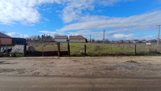 �p�t�si telek elad� Hajd�dorogon  200 m�terre a term�lf�rd�t�l!