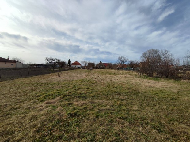 �p�t�si telek elad� (alkudhat�)