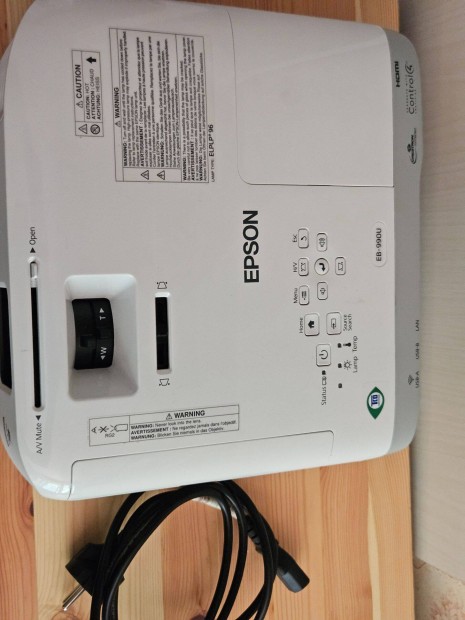 Epson EB-990U projektor, 227 lámpaóra. Foxpost csak egyeztetés után!!!
