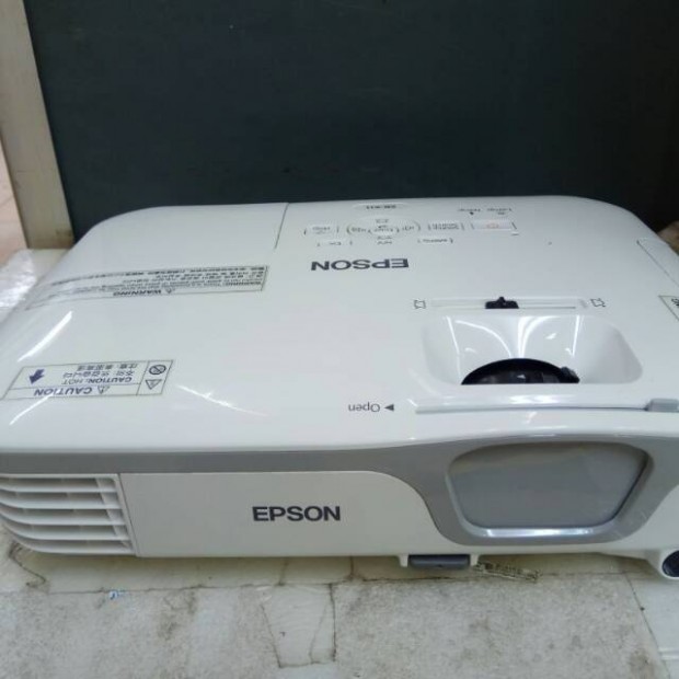 Epson EB-X11 projektor j izzval(2db gp van) 2600Ansi