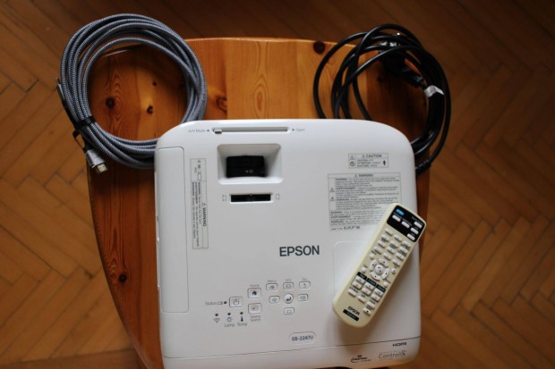 Epson Epson EB-2247U projektor 4200 Lumen! Szállítás egyeztetés után!