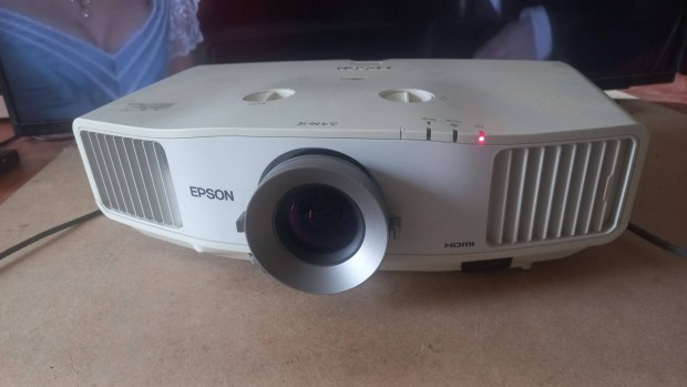 Epson hatalmas profi projektor