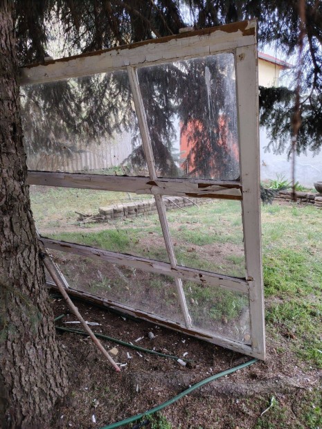 �p�letasztalos t�ma