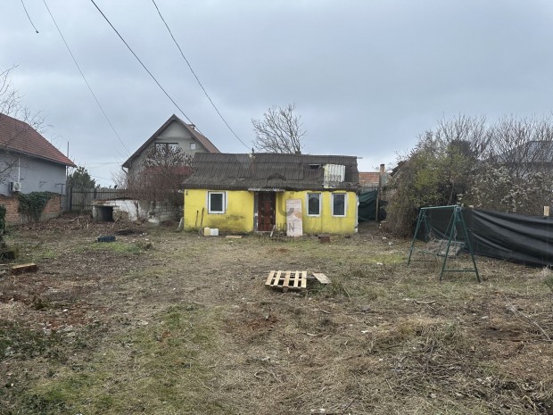 Ercsi , csendes mell�kutc�j�ban TELEK elad�!