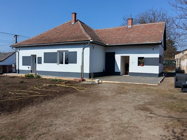 Ercsiben 105 nm-es csal�di h�z Elad�