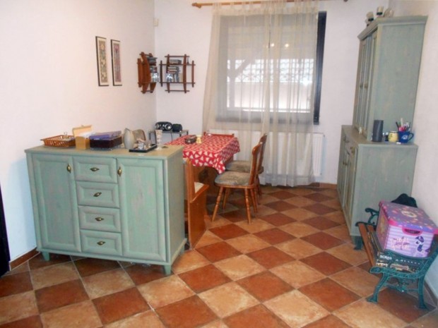 �rd, Vincell�ren tal�lhat� utca, 160 m2-es, 2 gener�ci�s, csal�di h�z