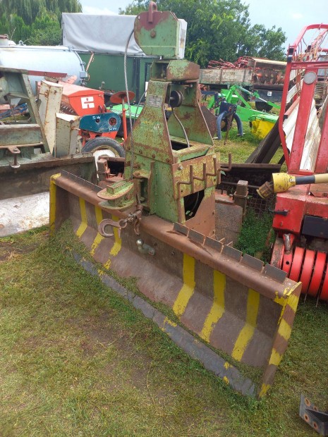 Erd�szeti cs�rl� / erd�szetics�rl� elad�