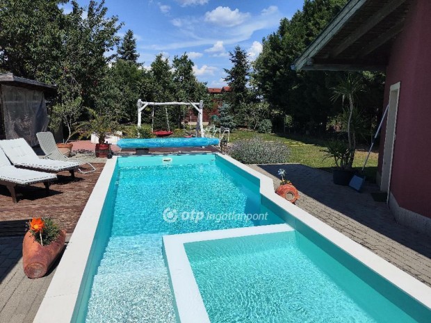 �rdi 180 nm-es h�z elad�