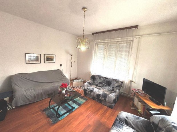 �rdi elad� 81 nm-es h�z