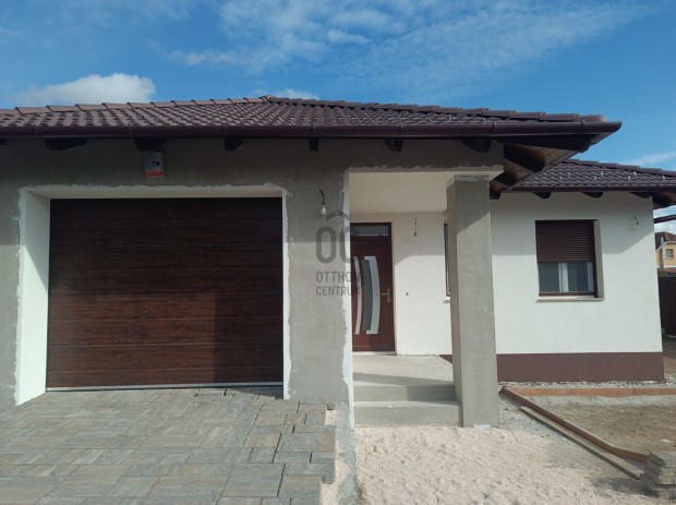 �rdi elad� �j �p�t�s� t�gla csal�di h�z