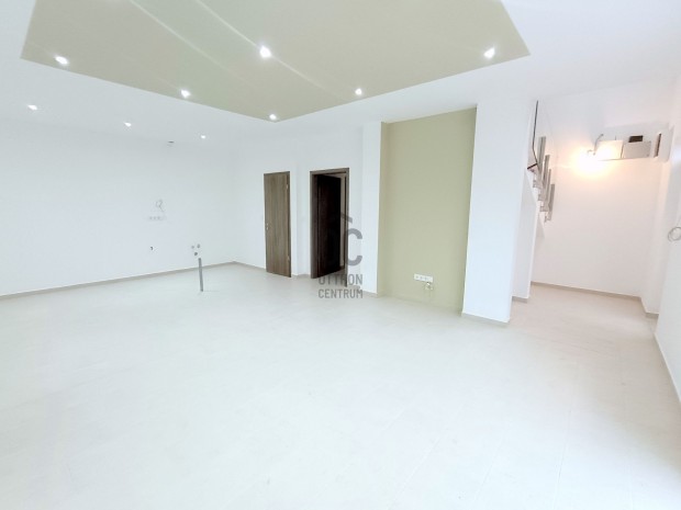 Erd�kertesi elad� �j �p�t�s� t�gla t�rsash�zi lak�s