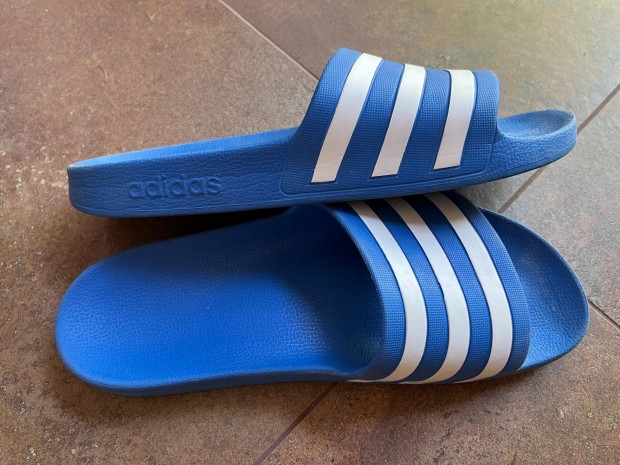 Eredeti Adidas papucs 45 -s