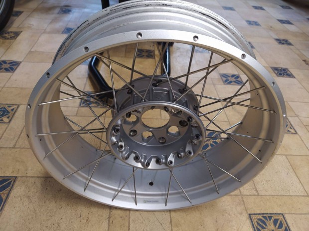 Eredeti BMW R 1200/1250 GS fűzött küllős hátsó felni