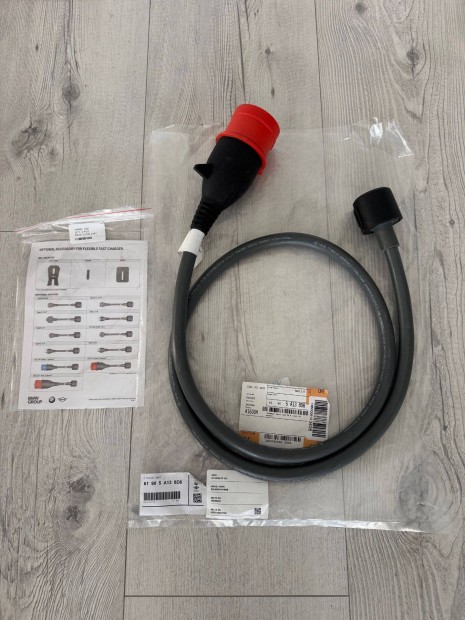 Eredeti BMW adapterk�bel CEE 32A, rugalmas 1.0 t�pus� gyorst�lt�h�z